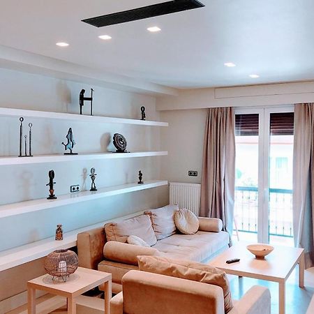 Luxurious Minimal Apartment In Acropolis Athena Bagian luar foto