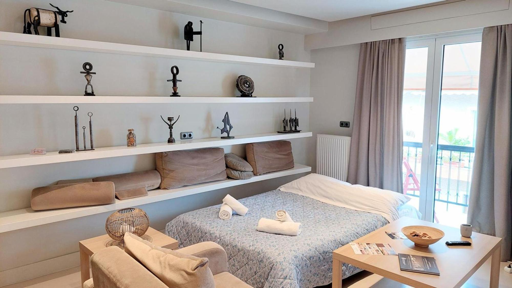 Luxurious Minimal Apartment In Acropolis Athena Bagian luar foto